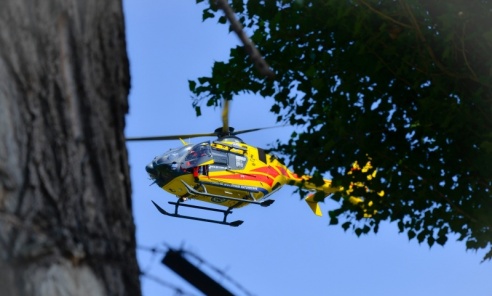 Mężczyzna spadł z drzewa. Wezwano śmigłowiec LPR - Serwis informacyjny z Raciborza - naszraciborz.pl