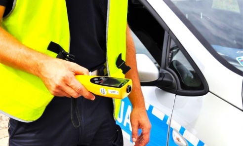 Zygzakiem po drodze, a potem pieszo w pole. 53-latka była pijana - Serwis informacyjny z Raciborza - naszraciborz.pl