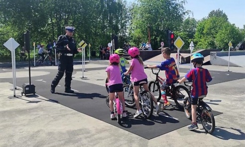 Wodzisławska policja na Festiwalu Żelaznego Szlaku Rowerowego - Serwis informacyjny z Wodzisławia Śląskiego - naszwodzislaw.com