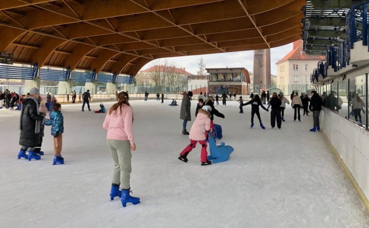 Ferie na lodowisku w Pszowie - Serwis informacyjny z Raciborza - naszraciborz.pl