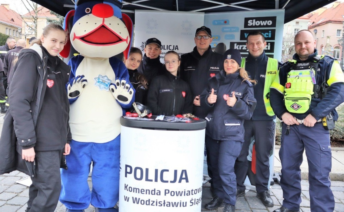 Wodzisławska policja zagrała z WOŚP [FOTO] - Serwis informacyjny z Raciborza - naszraciborz.pl