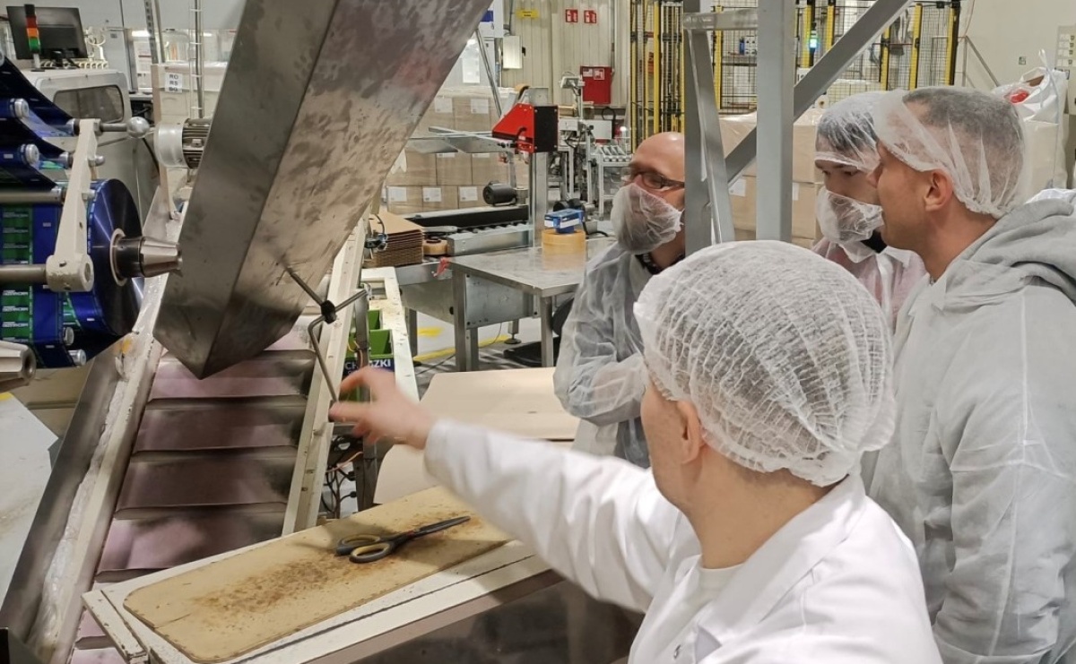 Studia poprzez praktykę. Studenci raciborskiej ANS poznają procesy produkcyjne - Serwis informacyjny z Raciborza - naszraciborz.pl