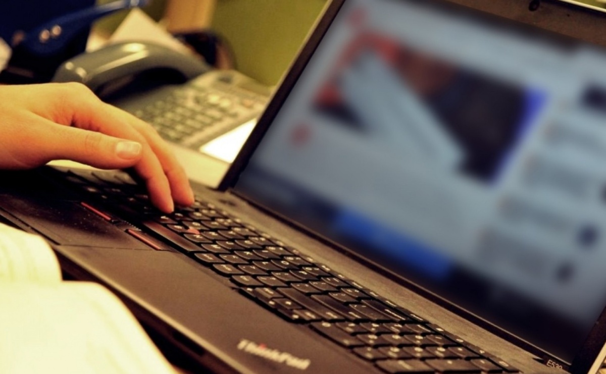 Oszuści znów w natarciu, wykorzystują fałszywe konta i deepfake - Serwis informacyjny z Wodzisławia Śląskiego - naszwodzislaw.com