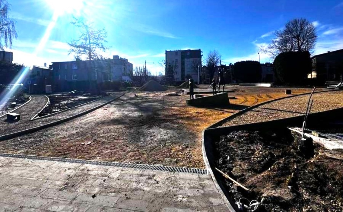 Przebudowa placu Radlińskich Olimpijczyków. Widać już efekty [FOTO] - Serwis informacyjny z Raciborza - naszraciborz.pl