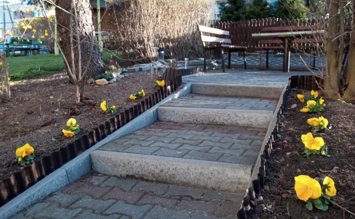 Stwórz miniogród z sąsiadami. Kolejna edycja Zielonej Ławeczki - Serwis informacyjny z Raciborza - naszraciborz.pl