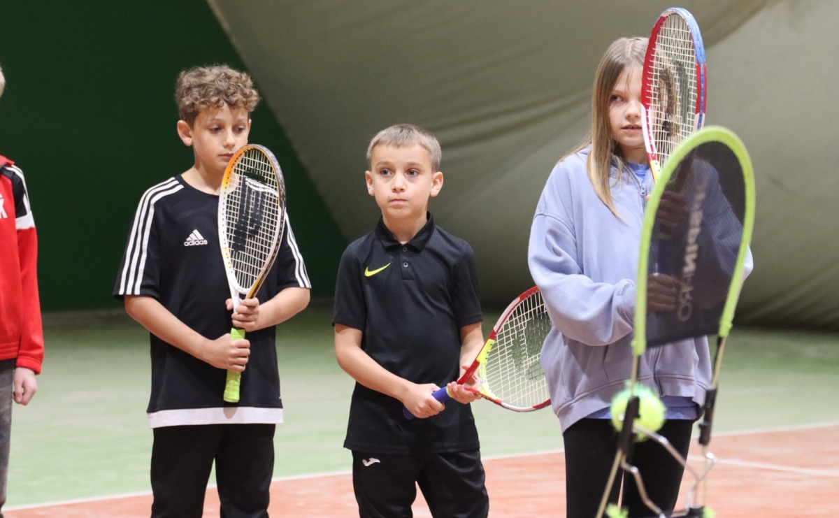 Zgłębiali tajniki gry w tenisa ziemnego - Serwis informacyjny z Raciborza - naszraciborz.pl