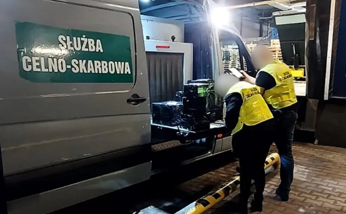 Tak służby prześwietlają przesyłki pocztowe. Natrafiły na kontrabandę - Serwis informacyjny z Raciborza - naszraciborz.pl