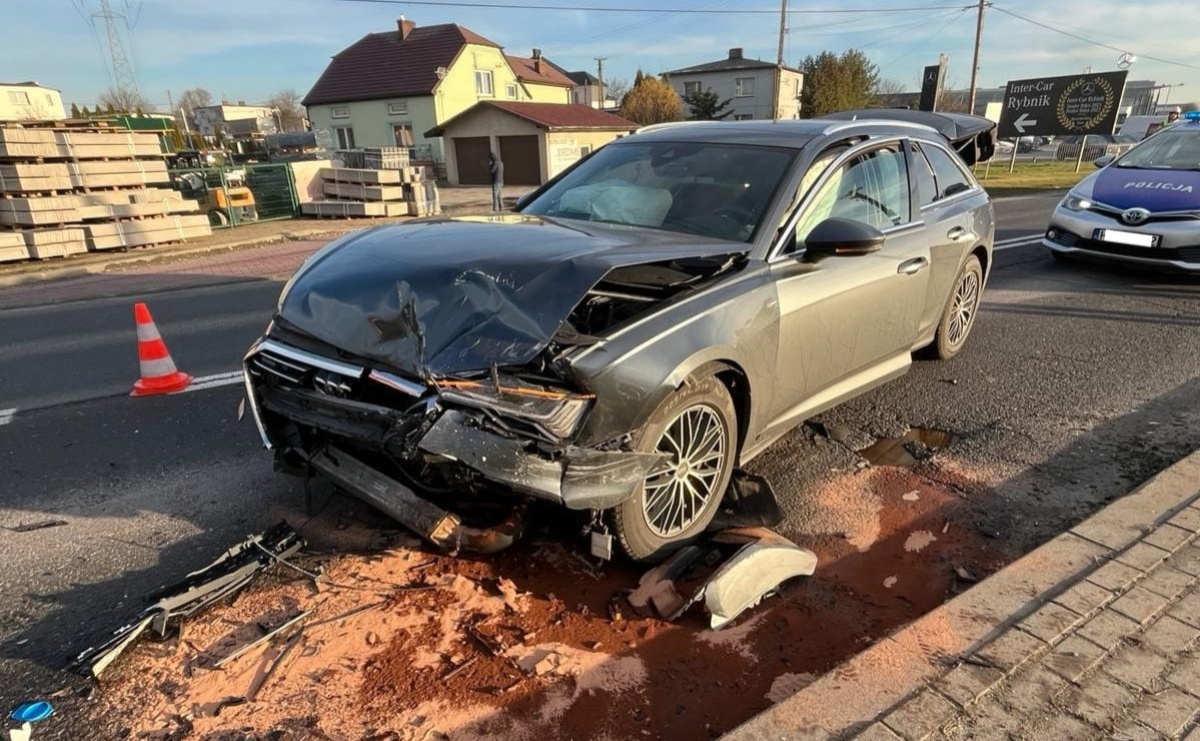 Mieszkaniec Mszany zasnął za kółkiem i wyjechał na czołówkę w Świerklanach - Serwis informacyjny z Raciborza - naszraciborz.pl