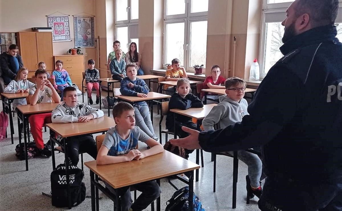 Na drodze słuchaj i patrz. O bezpieczeństwie w ruchu drogowym w Gogołowej - Serwis informacyjny z Raciborza - naszraciborz.pl