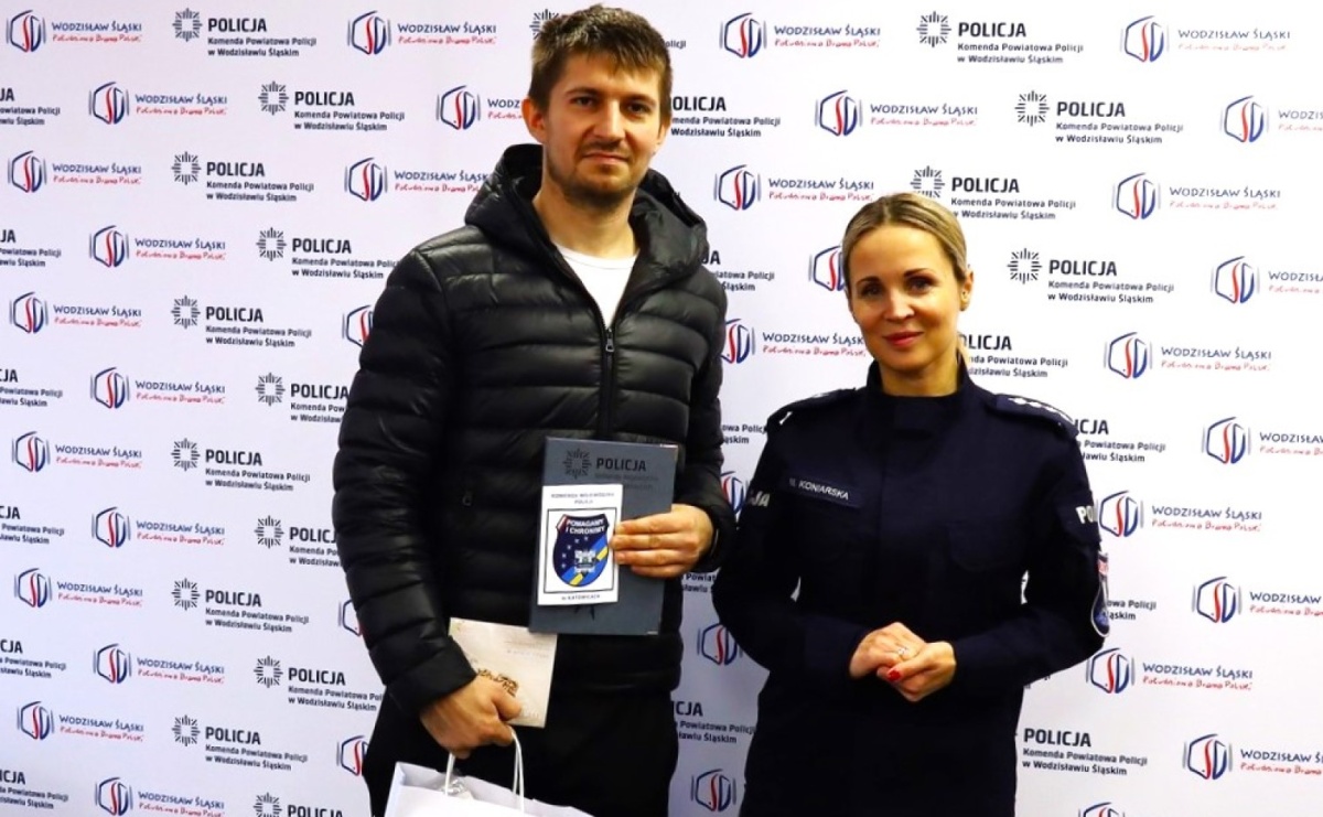 Wodzisławska i Śląska Policja przekazały gadżety na aukcję dobroczynną - Serwis informacyjny z Wodzisławia Śląskiego - naszwodzislaw.com
