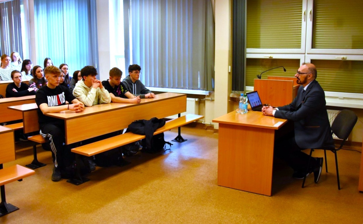 Rzecznik konsumentów spotkał się z młodzieżą wodzisławskiego Ekonomika - Serwis informacyjny z Raciborza - naszraciborz.pl