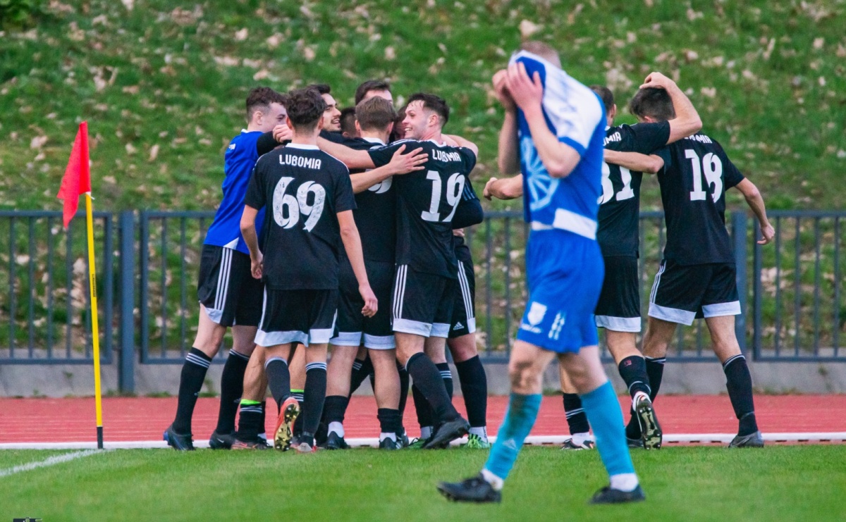 Klasa okręgowa. Lubomia zdobyła Racibórz [FOTO] - Serwis informacyjny z Wodzisławia Śląskiego - naszwodzislaw.com