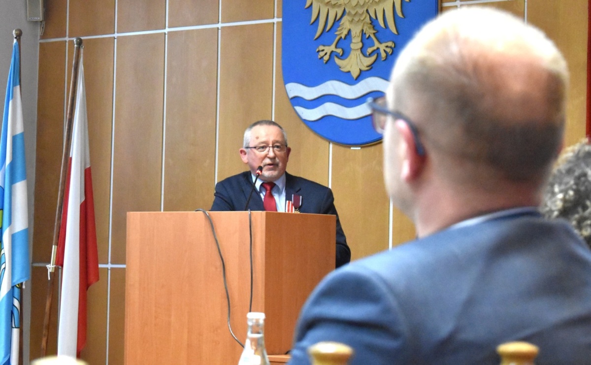 Wieloletni dyrektor szkół w gminie Godów przeszedł na emeryturę - Serwis informacyjny z Wodzisławia Śląskiego - naszwodzislaw.com