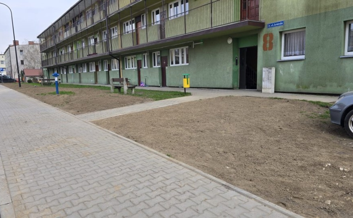 Pszów. Ruszyły prace wykończeniowe na ul. Jagienki i Juranda - Serwis informacyjny z Raciborza - naszraciborz.pl