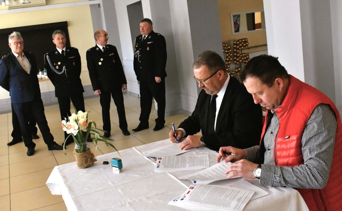 Podpisano umowę na rozbudowę remizy i budowę placu treningowego dla OSP w Łaziskach - Serwis informacyjny z Raciborza - naszraciborz.pl