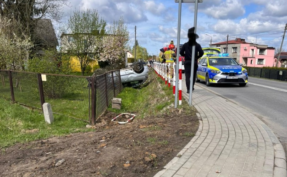 Koziołkował i dachował na granicy Marklowic i Połomi - Serwis informacyjny z Raciborza - naszraciborz.pl