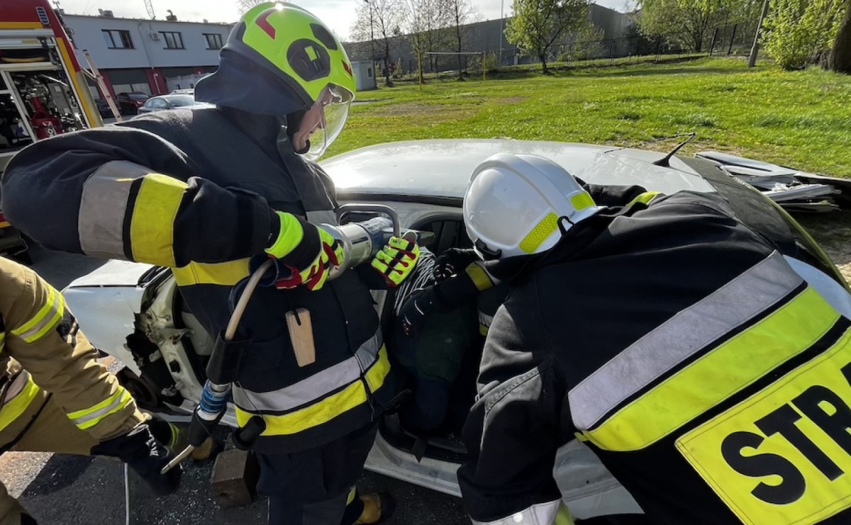 Szkolenie z zakresu ratownictwa technicznego w wodzisławskiej komendzie - Serwis informacyjny z Wodzisławia Śląskiego - naszwodzislaw.com