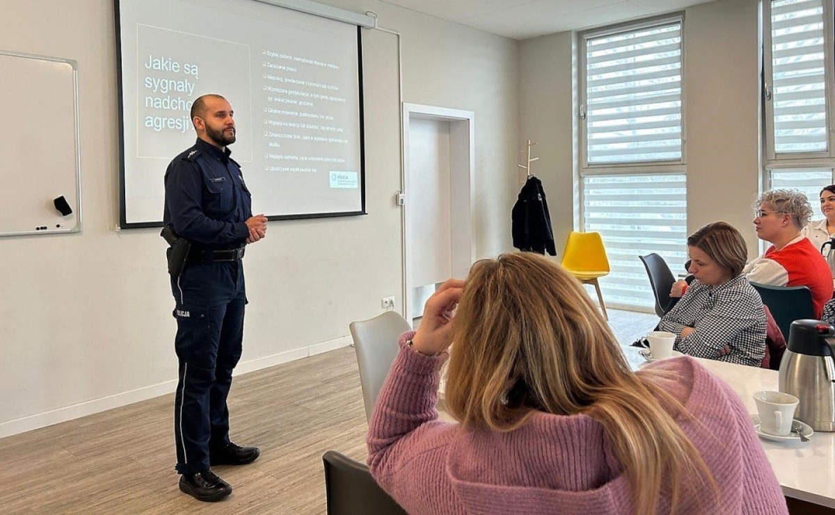 Wodzisławscy policjanci szkolili pracowników socjalnych - Serwis informacyjny z Raciborza - naszraciborz.pl
