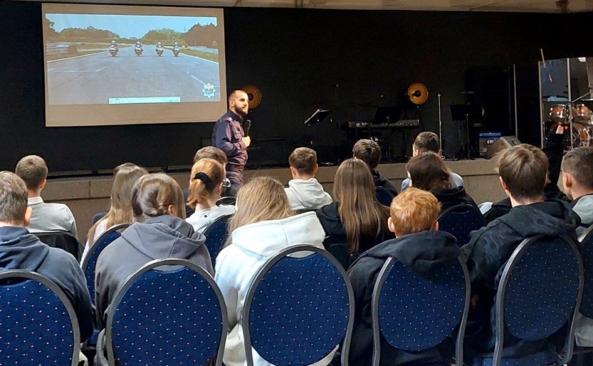W wodzisławskim Katoliku promowali służbę w policji - Serwis informacyjny z Raciborza - naszraciborz.pl