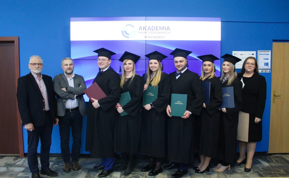 Kolejni inżynierowie opuścili mury raciborskiej uczelni - Serwis informacyjny z Raciborza - naszraciborz.pl