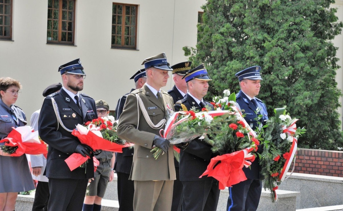 Wodzisławscy policjanci na uroczystościach 3 Maja - Serwis informacyjny z Wodzisławia Śląskiego - naszwodzislaw.com