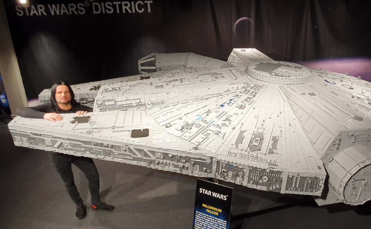 Supermodel inspirowany Sokołem Millenium wylądował w Gliwicach - Serwis informacyjny z Raciborza - naszraciborz.pl