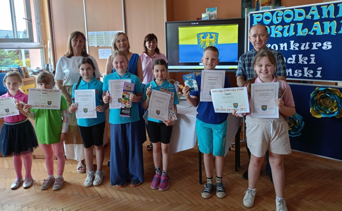 Obchody Dnia Śląskiego w SP 4 w Rydułtowach [FOTO] - Serwis informacyjny z Raciborza - naszraciborz.pl