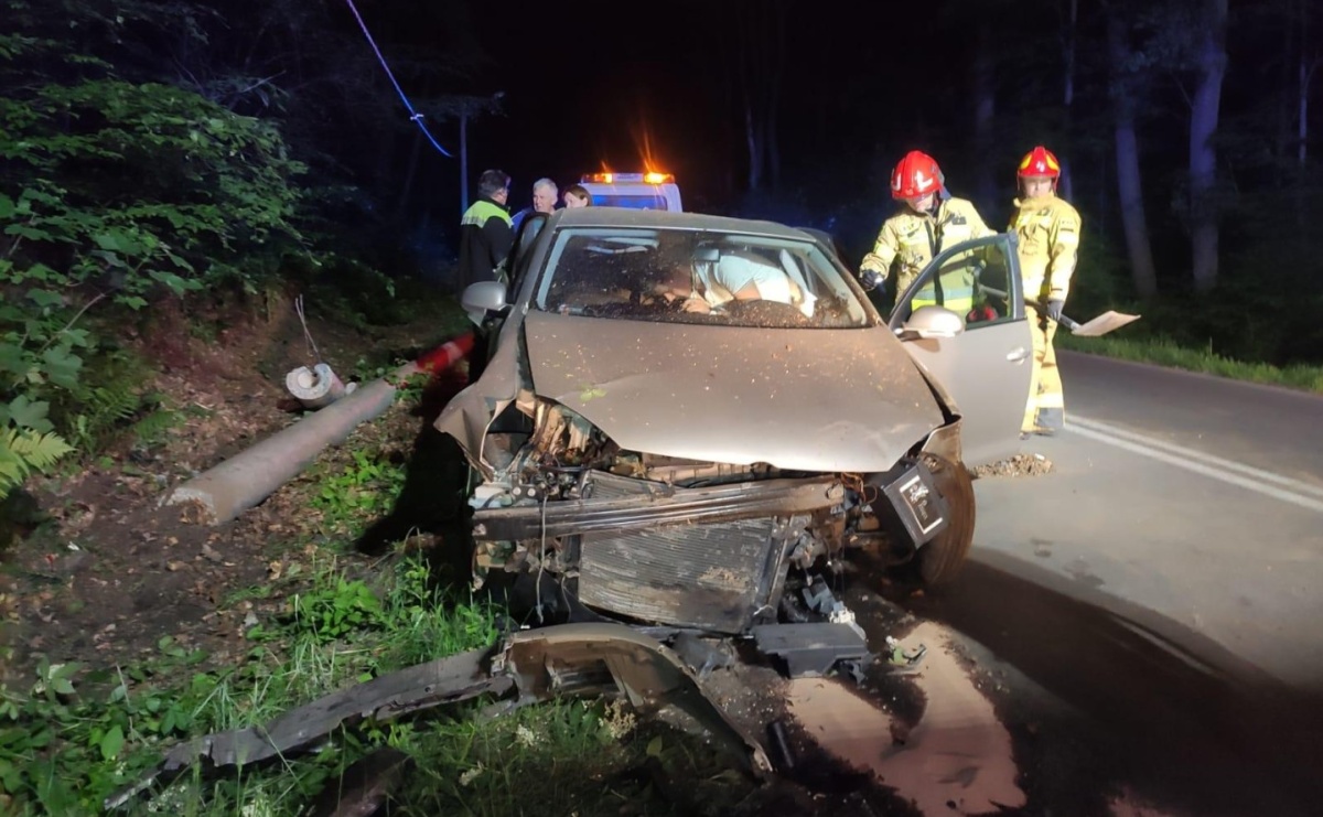 Stracił panowanie nad pojazdem i uderzył w latarnię - Serwis informacyjny z Raciborza - naszraciborz.pl
