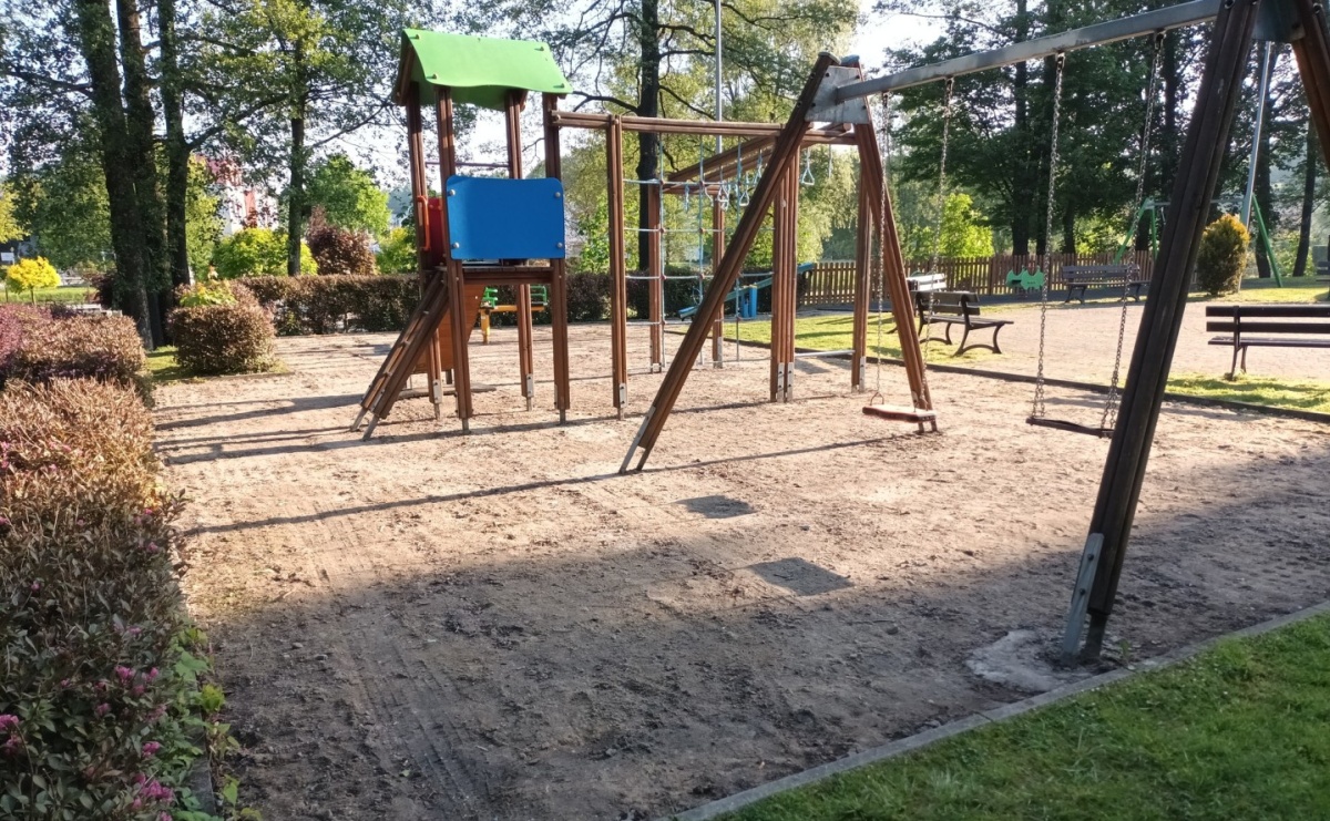 Plac zabaw przy altanie sołeckiej w Mszanie przechodzi remont - Serwis informacyjny z Raciborza - naszraciborz.pl