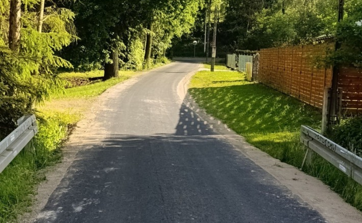 Kolejny odcinek ulicy Okrężnej w Gogołowej wyremontowany - Serwis informacyjny z Wodzisławia Śląskiego - naszwodzislaw.com