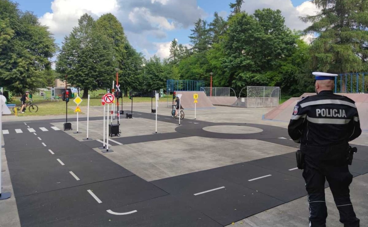 Festiwal Żelaznego Szlaku Rowerowego z udziałem wodzisławskich policjantów - Serwis informacyjny z Wodzisławia Śląskiego - naszwodzislaw.com