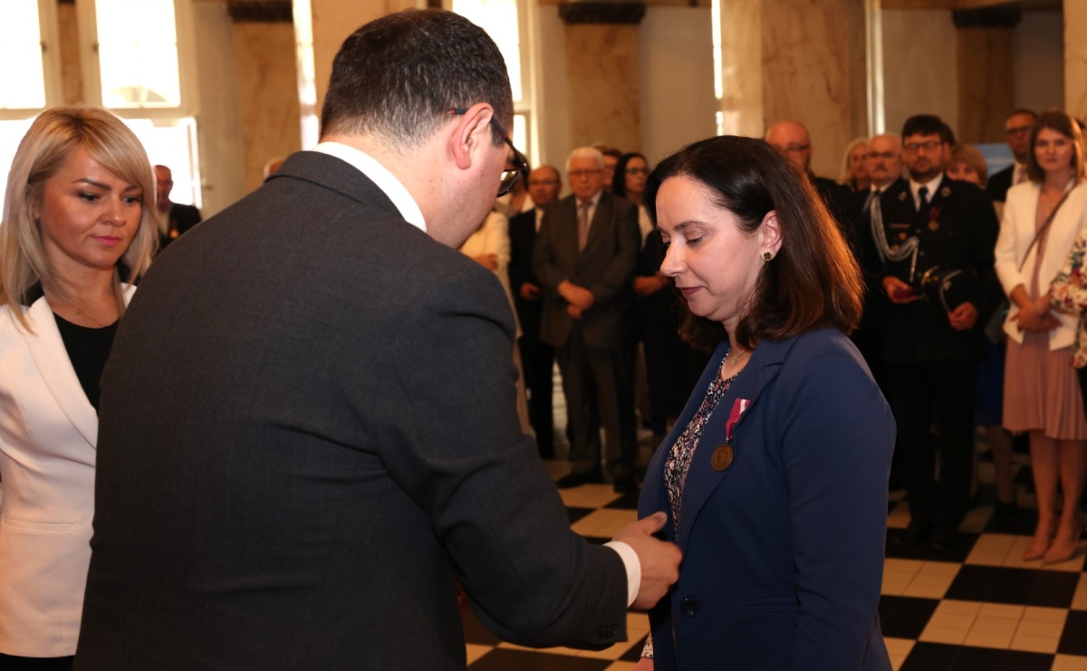 Godów. Pracownica Urzędu Gminy z odznaczeniem państwowym - Serwis informacyjny z Wodzisławia Śląskiego - naszwodzislaw.com