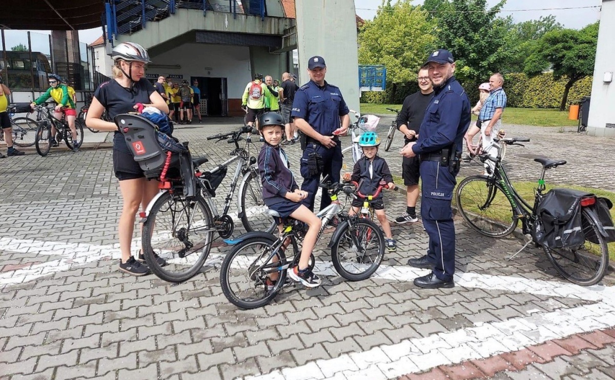Policjanci dbali o bezpieczeństwo uczestników rajdu rowerowego - Serwis informacyjny z Raciborza - naszraciborz.pl