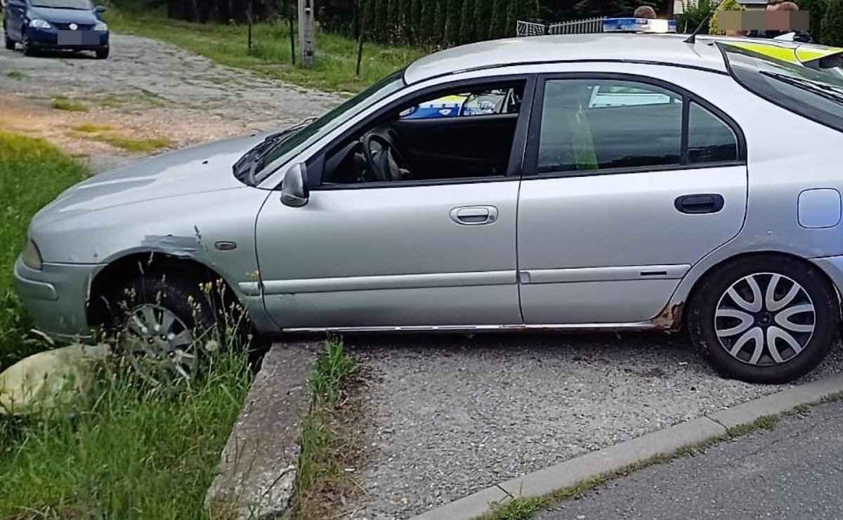 Wjechał w betonowy murek. Szybko ustalono przyczynę - Serwis informacyjny z Raciborza - naszraciborz.pl