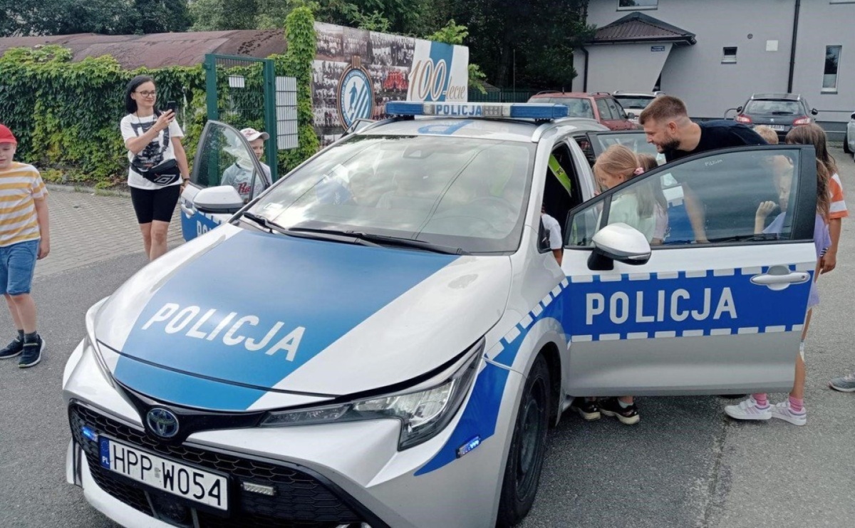Policjanci z Gorzyc na dniu dziecka w Czyżowicach - Serwis informacyjny z Wodzisławia Śląskiego - naszwodzislaw.com