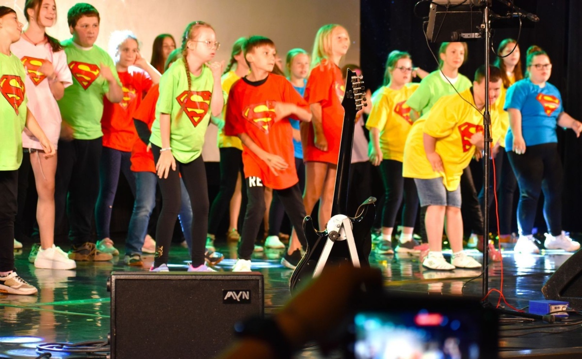 Dzieci - Rodzicom. Wzruszający koncert w WCK [FOTO] - Serwis informacyjny z Raciborza - naszraciborz.pl