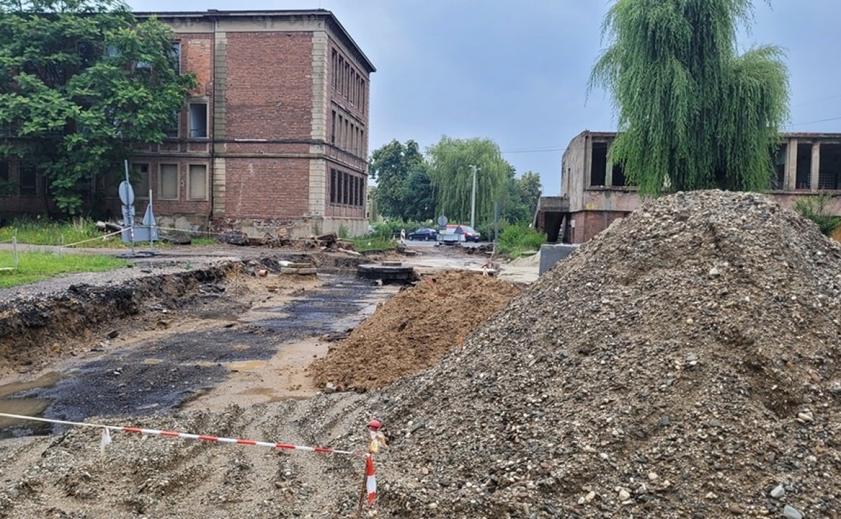 Prace na ulicy przy KWK 1 Maja trwają - Serwis informacyjny z Wodzisławia Śląskiego - naszwodzislaw.com