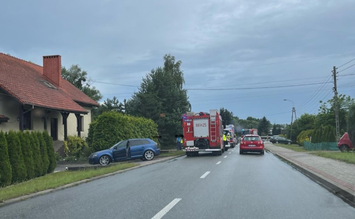 Samochód uderzył w betonowy przepust na Czyżowickiej. Kierowca trafił do szpitala - Serwis informacyjny z Raciborza - naszraciborz.pl