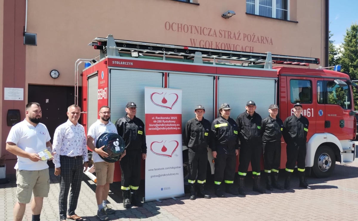 Bezpieczeństwo w gminie Godów wzmocnione. OSP Gołkowice z defibrylatorem AED - Serwis informacyjny z Wodzisławia Śląskiego - naszwodzislaw.com