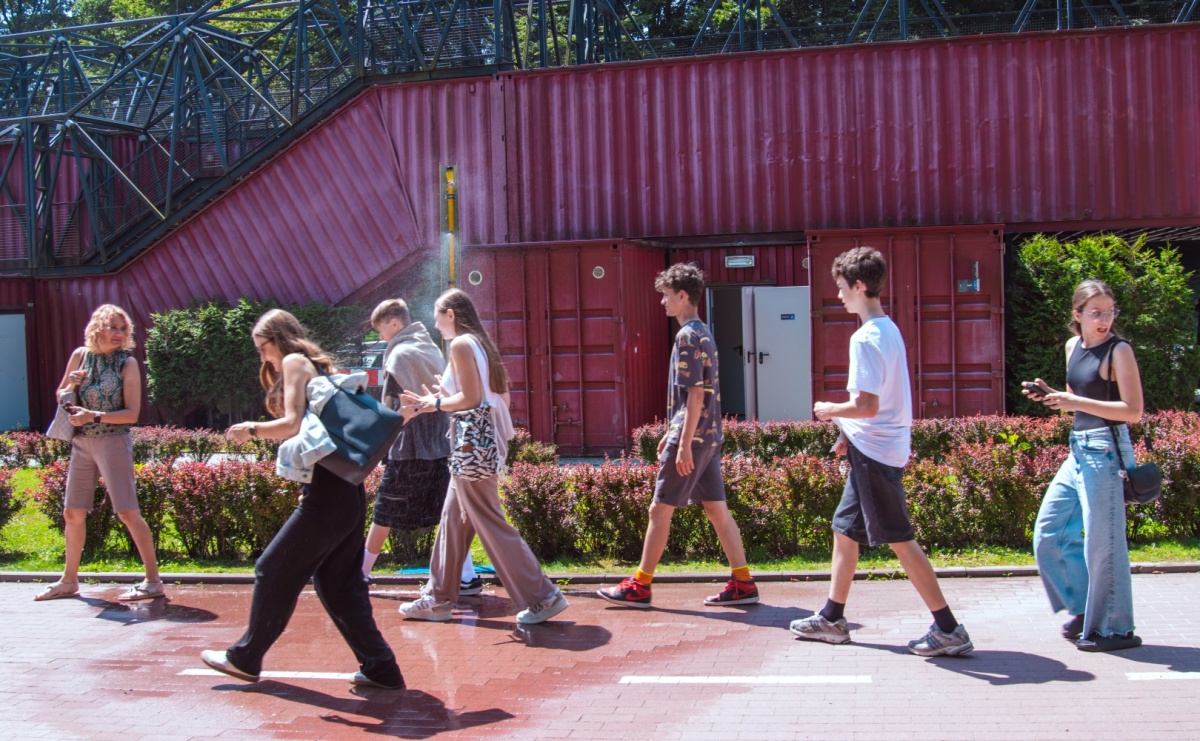 Idealny sposób na upały. Kurtyny wodne na wodzisławskim rynku i Trzech Wzgórzach - Serwis informacyjny z Wodzisławia Śląskiego - naszwodzislaw.com