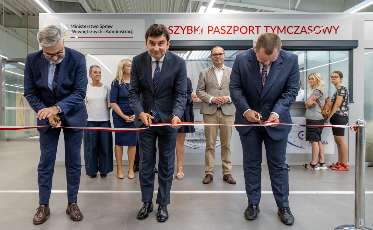 Na lotnisku w Pyrzowicach uruchomiono punkt wydawania szybkich paszportów tymczasowych - Serwis informacyjny z Wodzisławia Śląskiego - naszwodzislaw.com