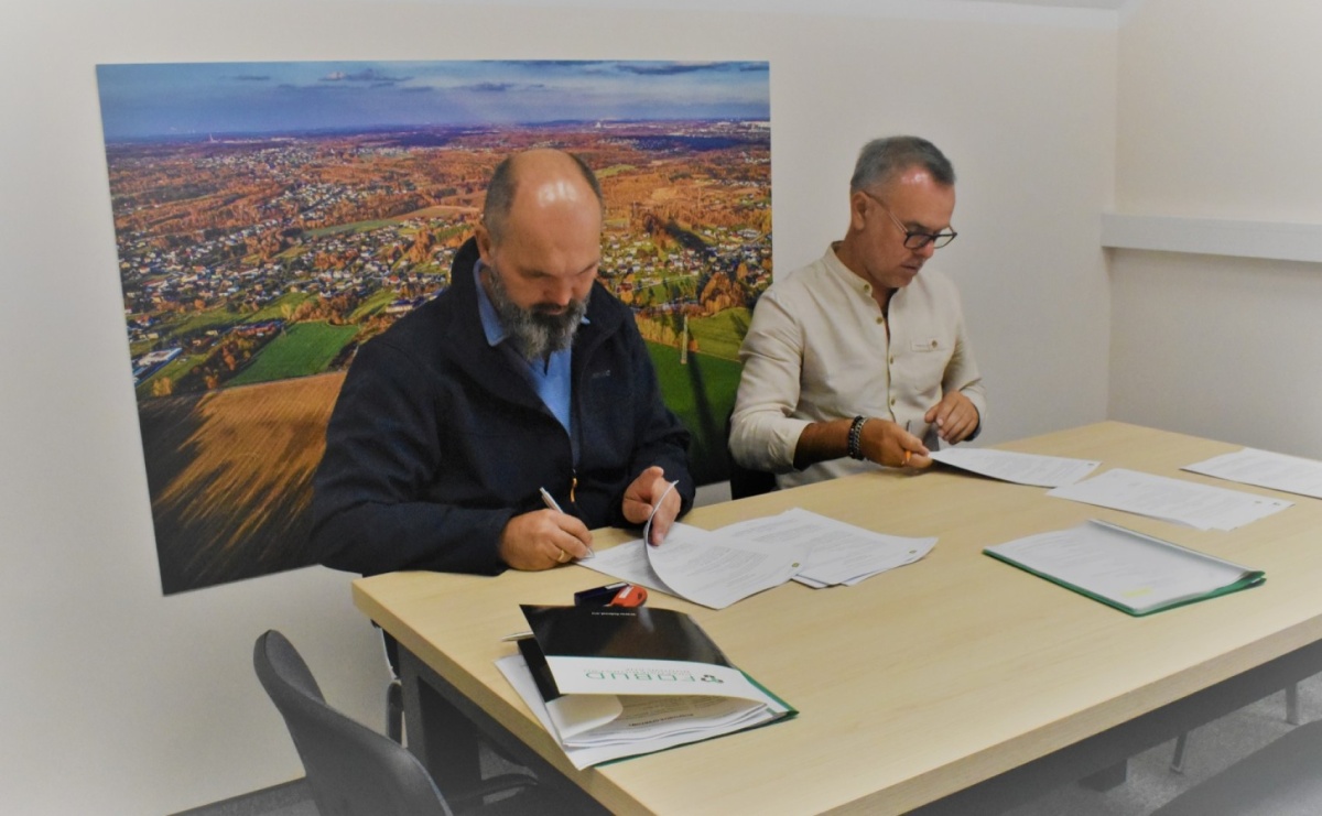 Szatnie przy obiektach sportowych w Godowie i Łaziskach czeka termomodernizacja. Podpisano umowę z wykonawcą - Serwis informacyjny z Raciborza - naszraciborz.pl