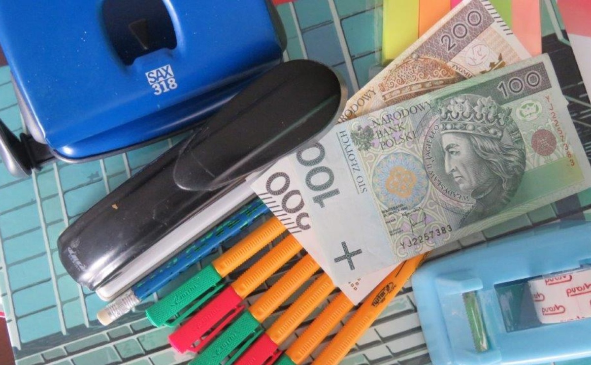 W Śląskim ZUS wypłacił 108 mln zł na wyprawkę szkolną - Serwis informacyjny z Raciborza - naszraciborz.pl