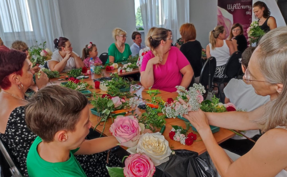 Warsztaty florystyczne z różą w tle - Serwis informacyjny z Raciborza - naszraciborz.pl
