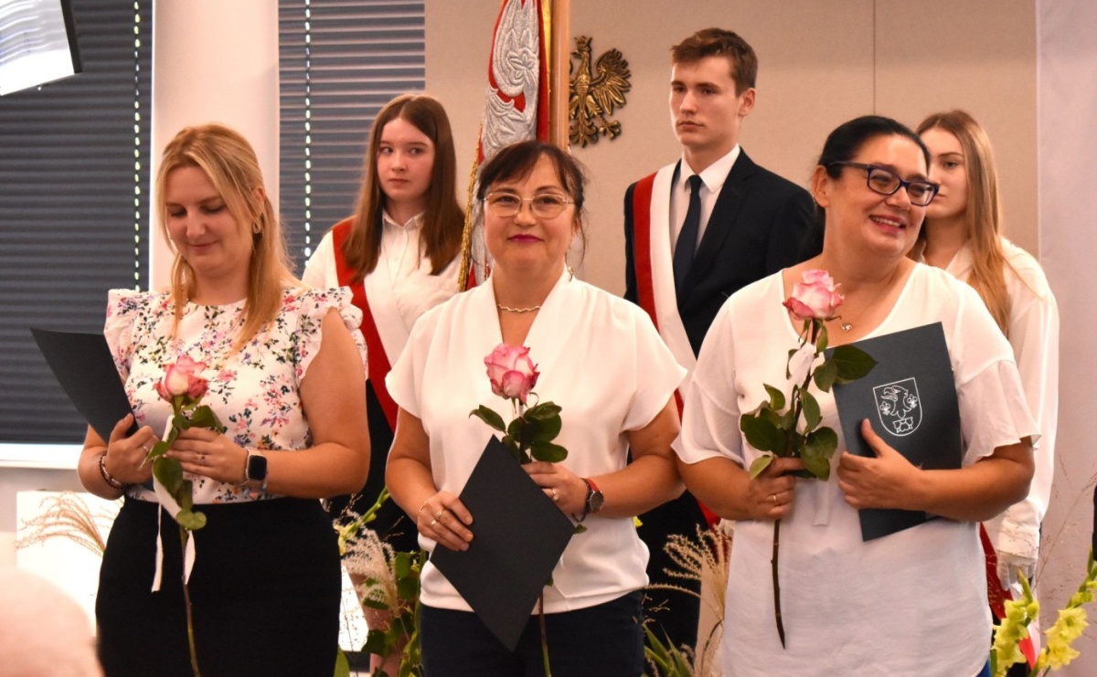 Nowi dyrektorzy i awanse. Powiatowa inauguracja roku szkolnego [FOTO] - Serwis informacyjny z Raciborza - naszraciborz.pl
