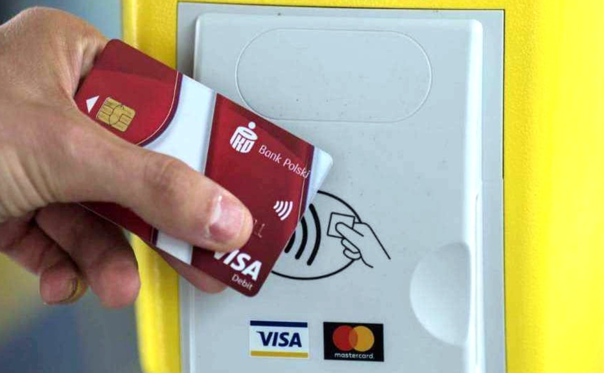 Nowoczesne kasowniki w autobusach MZK. Jeszcze w tym roku zapłacisz za bilet kartą bankomatową - Serwis informacyjny z Raciborza - naszraciborz.pl