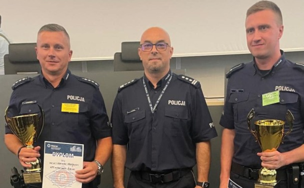 Policjant z KPP Wodzisław Śląski najlepszym dzielnicowym na Śląsku - Serwis informacyjny z Wodzisławia Śląskiego - naszwodzislaw.com