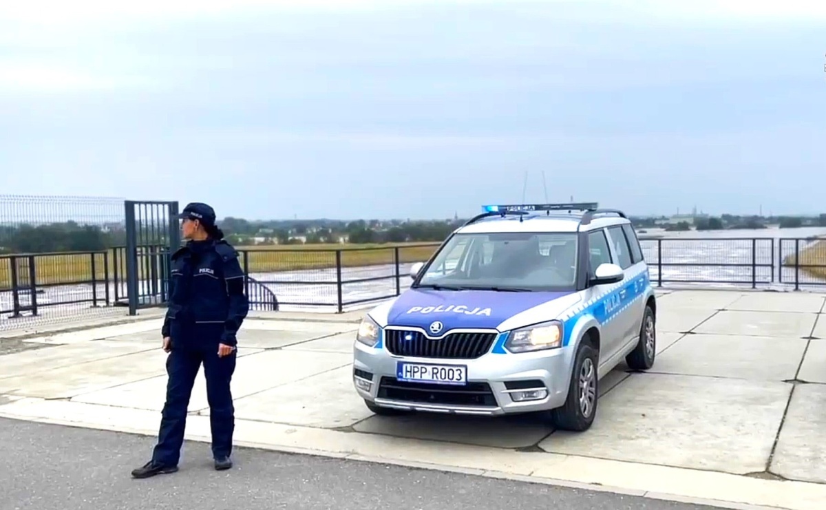 Policja ostrzega przed uprawianiem turystyki powodziowej - Serwis informacyjny z Raciborza - naszraciborz.pl