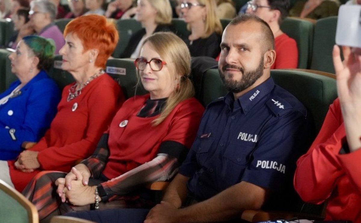 Konferencja w Rydułtowach z udziałem wodzisławskiego policjanta - Serwis informacyjny z Wodzisławia Śląskiego - naszwodzislaw.com
