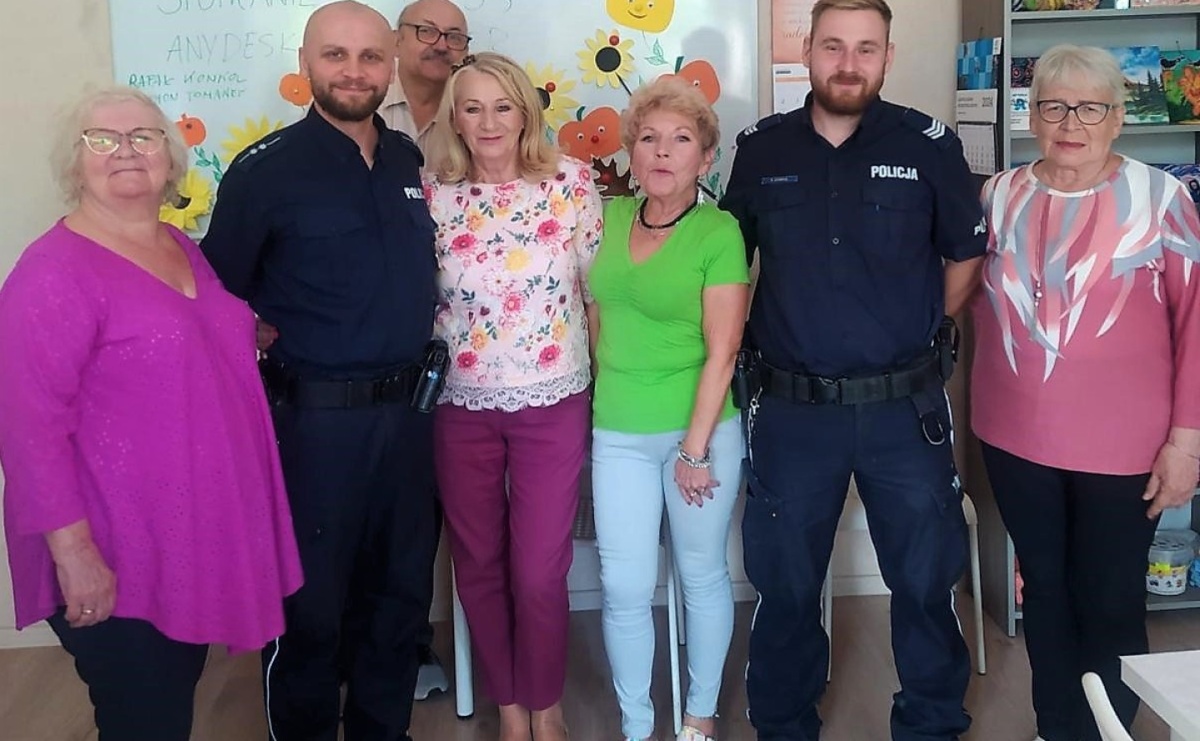 Rydułtowscy dzielnicowi edukowali seniorów - Serwis informacyjny z Raciborza - naszraciborz.pl